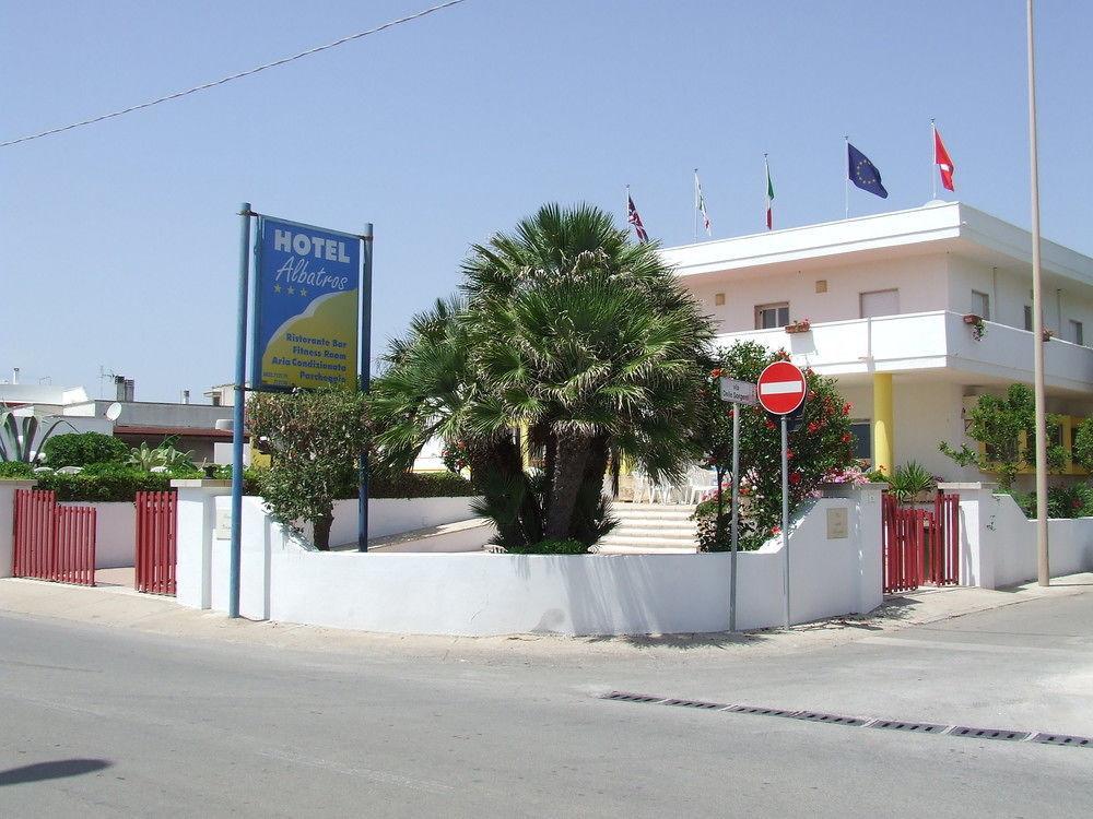 Hotel Albatros Torre Vado Extérieur photo